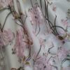 Țesătură premium Dantela brodata cu liane de flori roz pe suport ivoire de tulle delicat, Roz Verde Ivoire - imagine 4