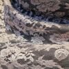 Dantelă Chantilly - design floral,  Roz prafuit cu fir metalizat argintiu - imagine 9