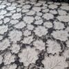 Dantelă tip Chantilly cu frunze conturate cu fir argintiu pe fond negru - imagine 11