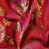 Țesătură jacquard sub formă de panou cu flori aurii pe fond Rosu închis - imagine 2