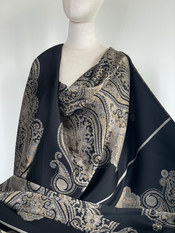 Tesatura Jacquard din fibre naturale – tip panou, design uni royal, Negru / Auriu