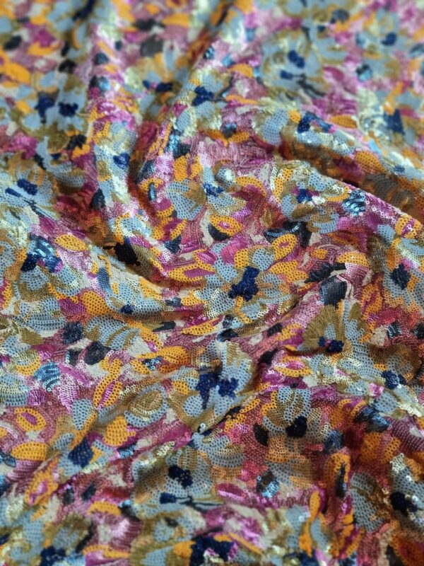 Tesatura bogata brodata cu paiete pe toată suprafața - design floral, Multicolor pastel