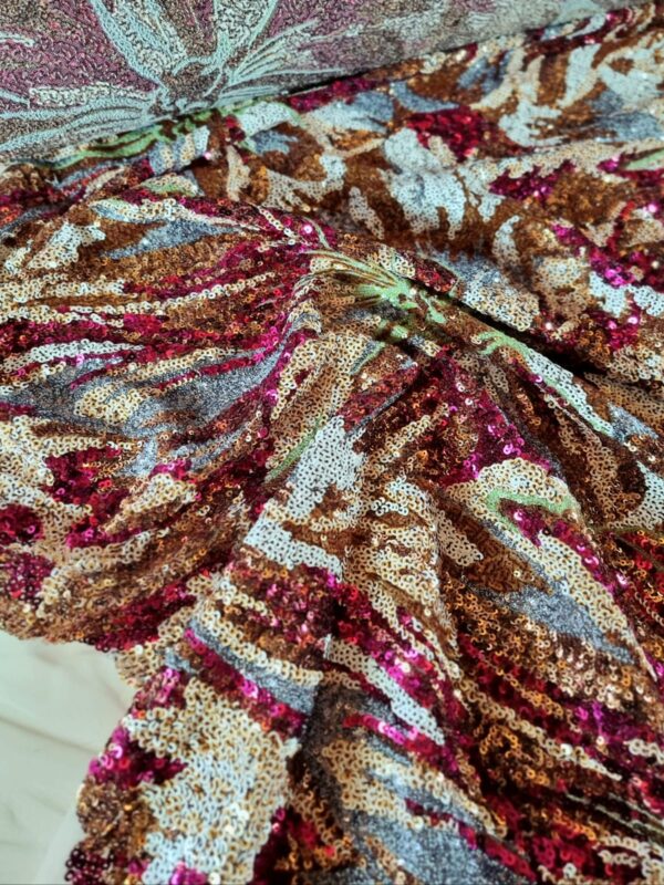 Tesatura bogata cu broderie pe toată suprafața si paiete pe suport de tulle - design floral, Cyclamen / Verde / Cupru - imagine 5