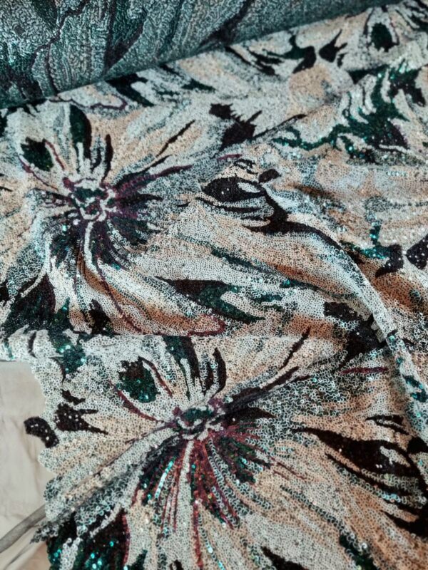 Tesatura bogata cu broderie pe toată suprafața si paiete pe suport de tulle - design floral, Verde / Crem deschis - imagine 5