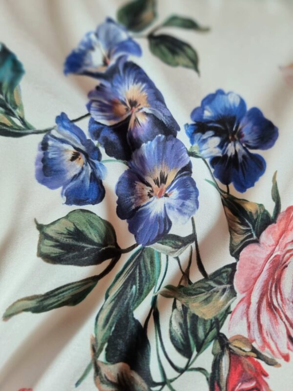 Tesatura crepe de Chine din matase naturală - design floral, Multicolor pe fond Ivoire - imagine 4