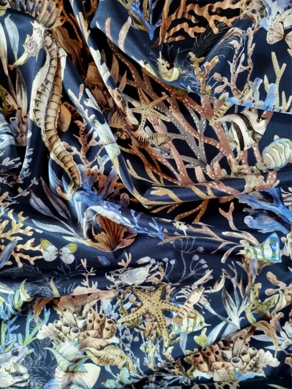 Tesatura crepe de Chine din matase naturală cu imprimeu floral și fauna marină,  elemente multicolore pe fond bleumarin - imagine 6