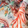 Tesatura crepe de Chine din matase naturală cu imprimeu de flora și fauna marină,  elemente multicolore pe fond Ivoire - imagine 11