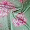 Tesatura Jacquard din matase naturală - imprimeu de grupuri florale,  nuanțe în degrade de roz și verde fistic - imagine 7