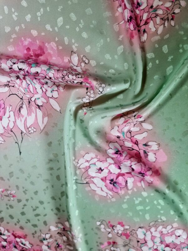 Tesatura Jacquard din matase naturală - imprimeu de grupuri florale,  nuanțe în degrade de roz și verde fistic - imagine 7