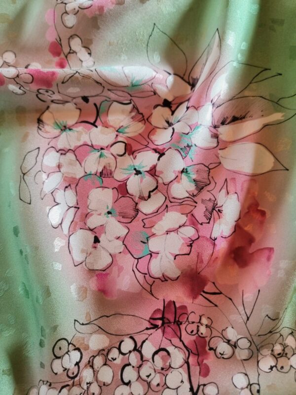 Tesatura Jacquard din matase naturală - imprimeu de grupuri florale,  nuanțe în degrade de roz și verde fistic - imagine 12