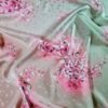 Tesatura Jacquard din matase naturală - imprimeu de grupuri florale,  nuanțe în degrade de roz și verde fistic