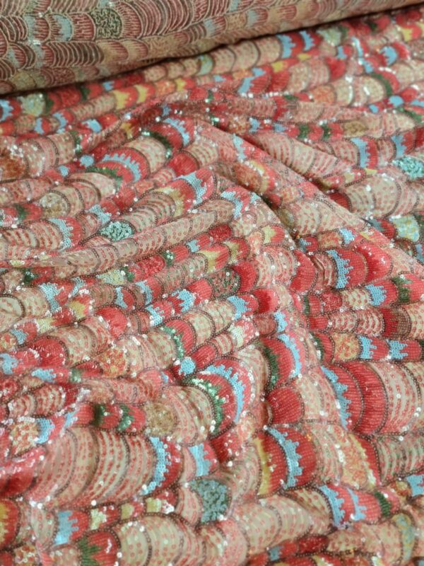 Tesatura brodata cu paiete multicolore pe suport de tulle elastic fond crem deschis