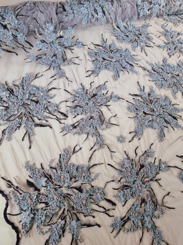 Tesatura cu broderie și perle aplicate - design floral pe suport de tulle usor elastic si margini finite,  Bleu / Violet - imagine 2