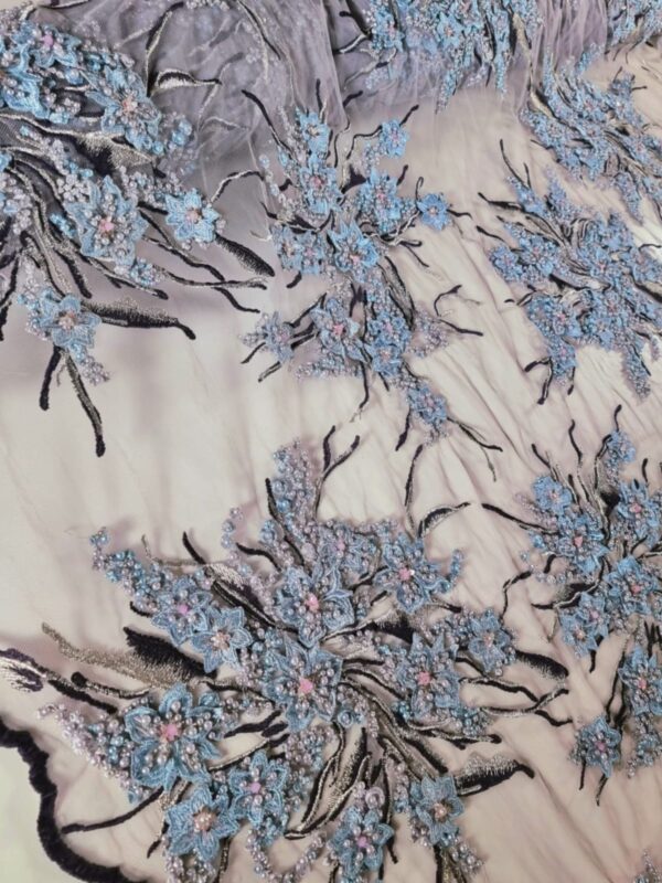 Tesatura cu broderie și perle aplicate - design floral pe suport de tulle usor elastic si margini finite,  Bleu / Violet - imagine 3