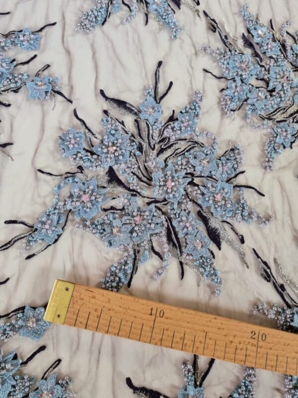 Tesatura cu broderie și perle aplicate - design floral pe suport de tulle usor elastic si margini finite,  Bleu / Violet - imagine 7
