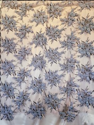 Tesatura cu broderie și perle aplicate - design floral pe suport de tulle usor elastic si margini finite,  Bleu / Violet
