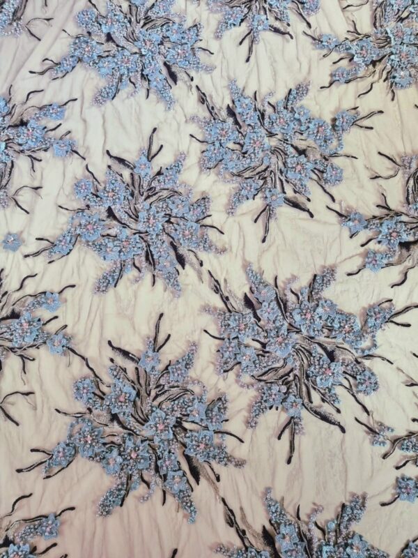 Tesatura cu broderie și perle aplicate - design floral pe suport de tulle usor elastic si margini finite,  Bleu / Violet - imagine 6
