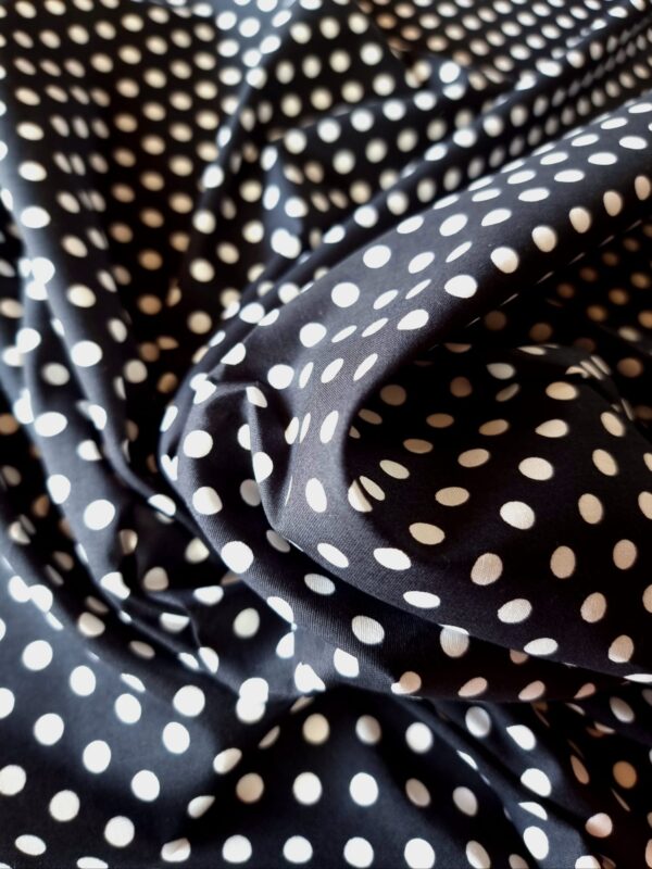Tesatura din bumbac usor elastica - Imprimeu cu buline albe (6mm) pe fond negru - imagine 7