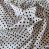 Tesatura din bumbac usor elastica - Imprimeu cu buline negre (6mm) pe fond alb - imagine 2