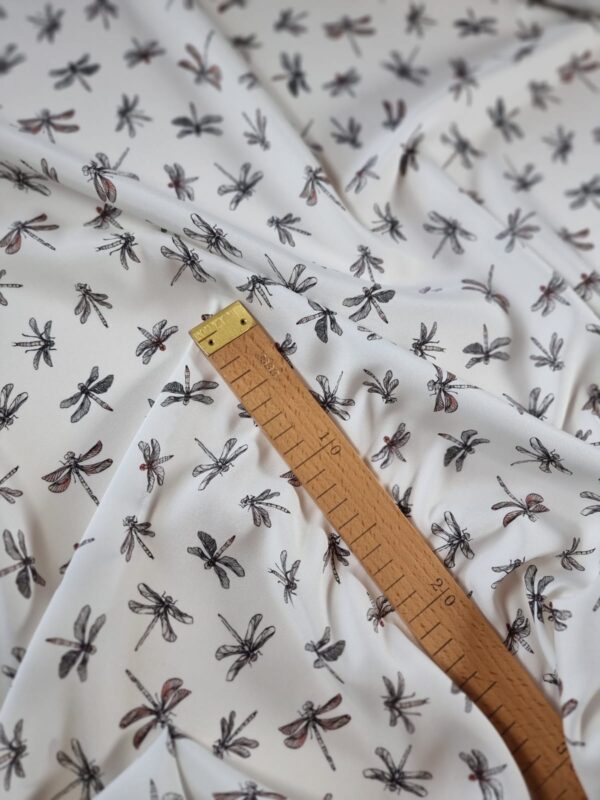 Tesatura din matase naturala Crepe de Chine cu imprimeu de libelule pe fond Ivoire - imagine 3