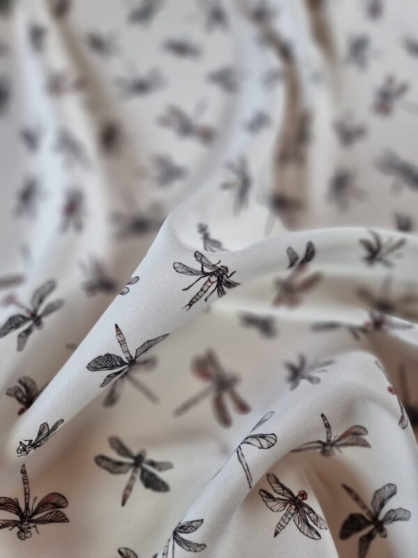 Tesatura din matase naturala Crepe de Chine cu imprimeu de libelule pe fond Ivoire - imagine 5