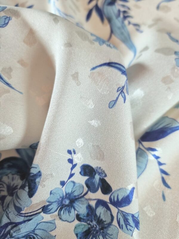 Tesatura Jacquard din matase naturală - imprimeu floral, Ivoire / Albastru - imagine 9