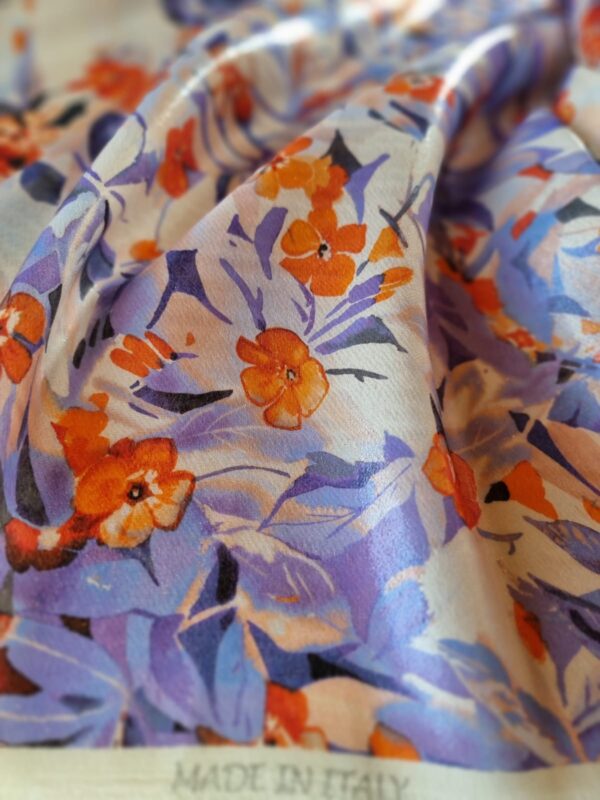 Tesatura din matase naturala cu suprafața cu efect sticlos - design floral,  Violet / Ivoire / Portocaliu - imagine 3