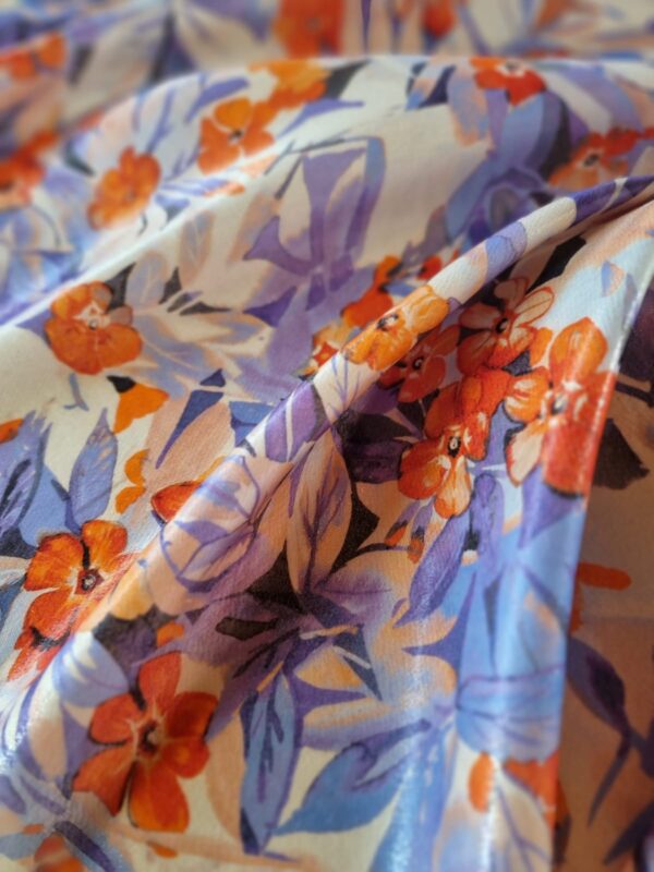 Tesatura din matase naturala cu suprafața cu efect sticlos - design floral,  Violet / Ivoire / Portocaliu - imagine 8