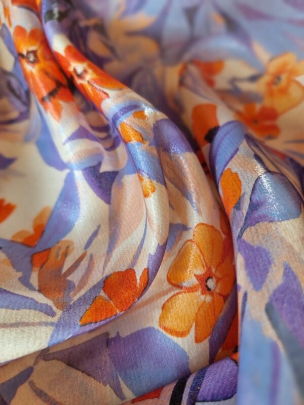 Tesatura din matase naturala cu suprafața cu efect sticlos - design floral,  Violet / Ivoire / Portocaliu - imagine 9