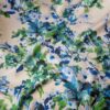 Tesatura plina din matase naturala tip shantung - tipar floral dispus cu bordură, Albastru / Bej nature / Verde