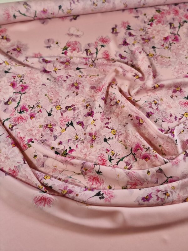 Tesatura crepe de Chine din matase naturala - design floral pictural, Cyclamen pe fond Roz fondant - imagine 10