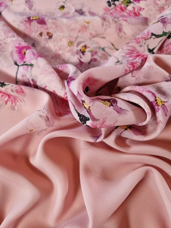 Tesatura crepe de Chine din matase naturala - design floral pictural, Cyclamen pe fond Roz fondant - imagine 2