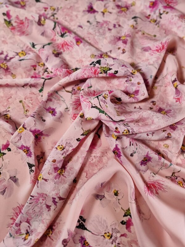 Tesatura crepe de Chine din matase naturala - design floral pictural, Cyclamen pe fond Roz fondant - imagine 5