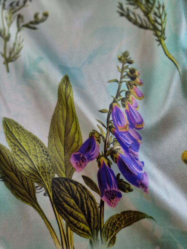 Tesatura crepe de Chine din matase naturala cu imprimeu floral multicolor pe fond Verde / Ivoire - imagine 7