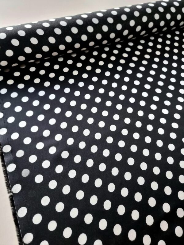 Tesatura plina din viscoza - crepe satinat cu buline , Negru / Alb - imagine 3