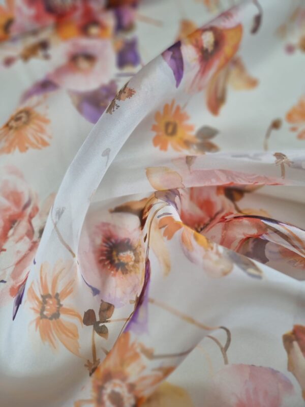 Tesatura Organza din matase naturala imprimată cu buchete de flori multicolore pe fond Ivoire - imagine 4