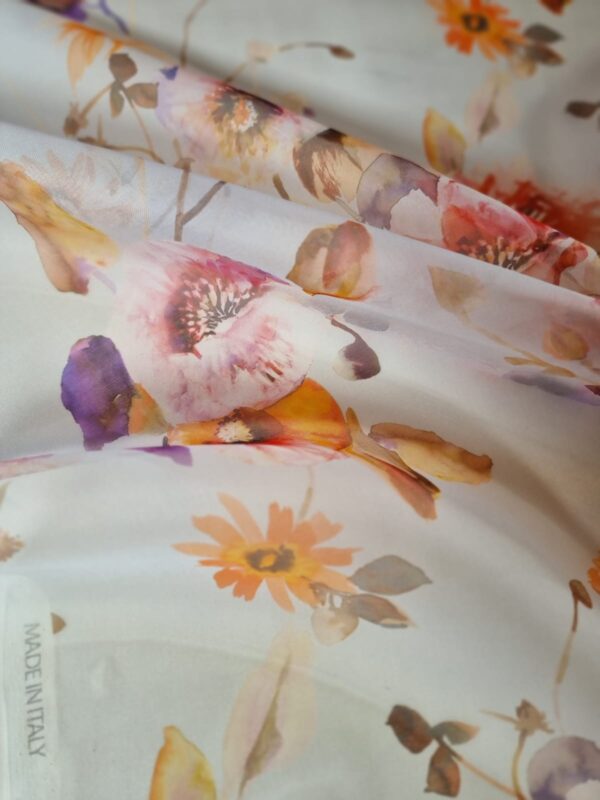 Tesatura Organza din matase naturala imprimată cu buchete de flori multicolore pe fond Ivoire - imagine 3