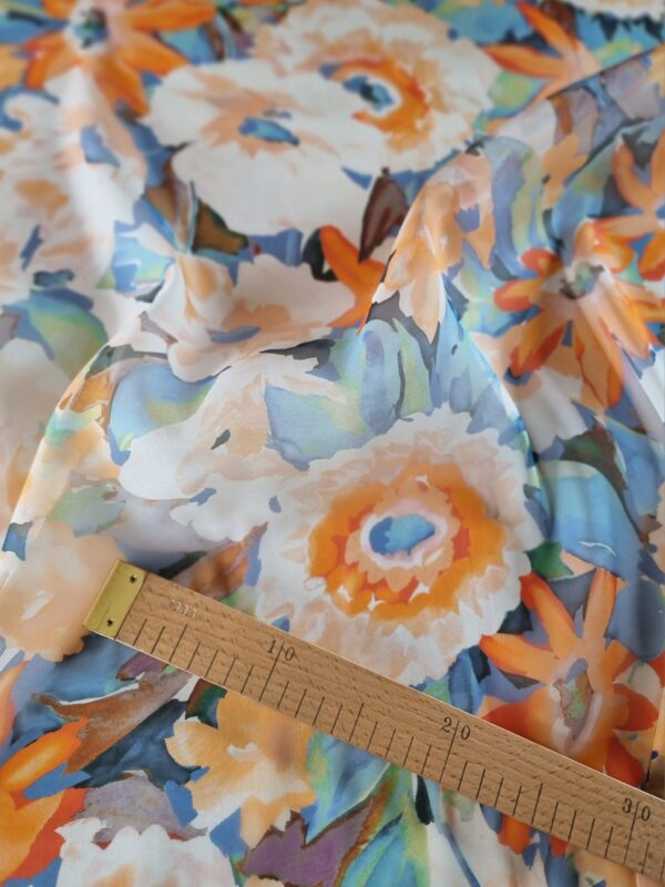Tesatura Organza din matase naturala - design flori picturale în Portocaliu / Bleu - imagine 4