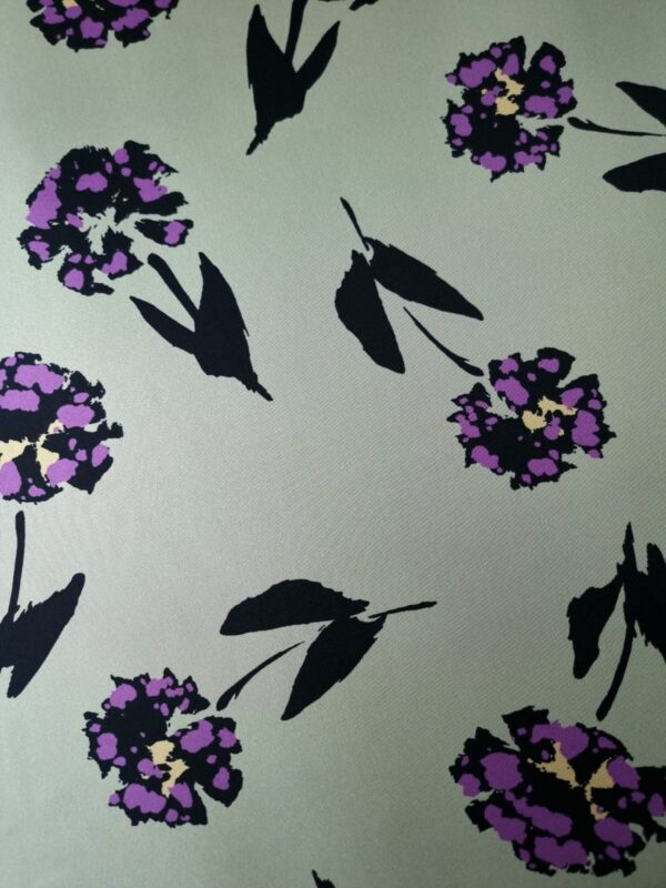 Tesatura twill din matase naturala - design cu flori Violet pe fond Gri - Verzui - imagine 4