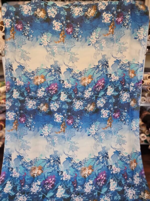 Voal Georgette din matase naturala - tip panou - design floral, Albastru / Alb - imagine 2