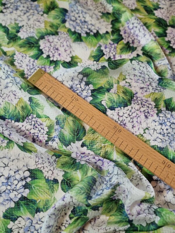 Voal din matase naturala - Imprimeu floral cu hortensii Violet și frunze Verzi - imagine 2