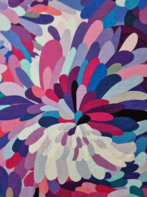 Tesatura jerse din viscoza cu imprimeu abstract - fantasy ,  Mov/Cyclamen/Alb