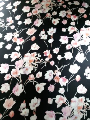 Tesatura din matase naturala - twill design floral, Roz/Negru