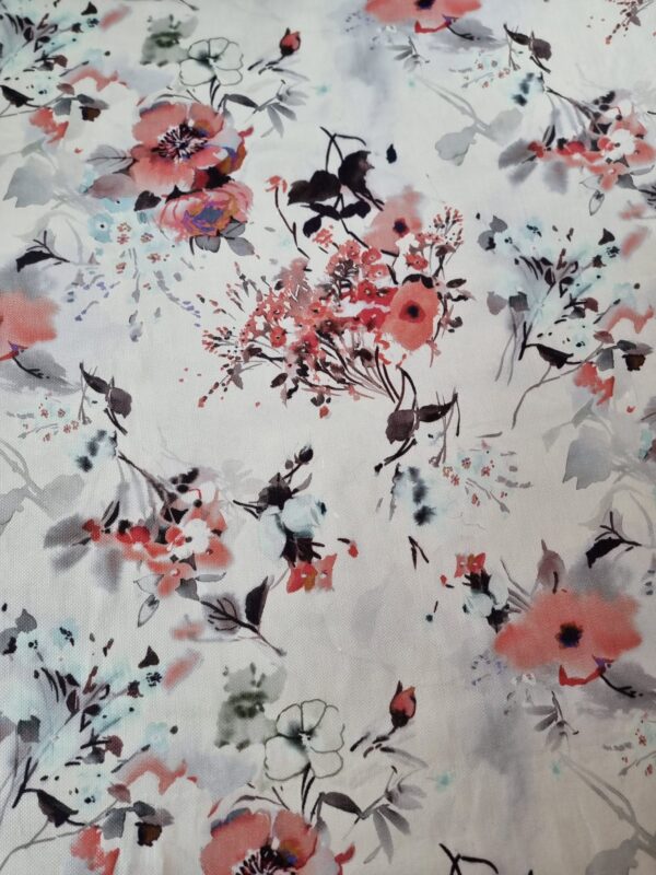 Tesatura Jacquard tip matador din viscoza cu imprimeu floral pictural, Roz piersiciu pe fond Ivoire
