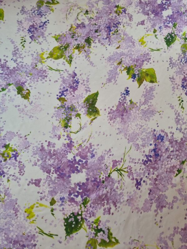 Voal satinat din Matase Naturala – design floral, Liliac pe fond lila