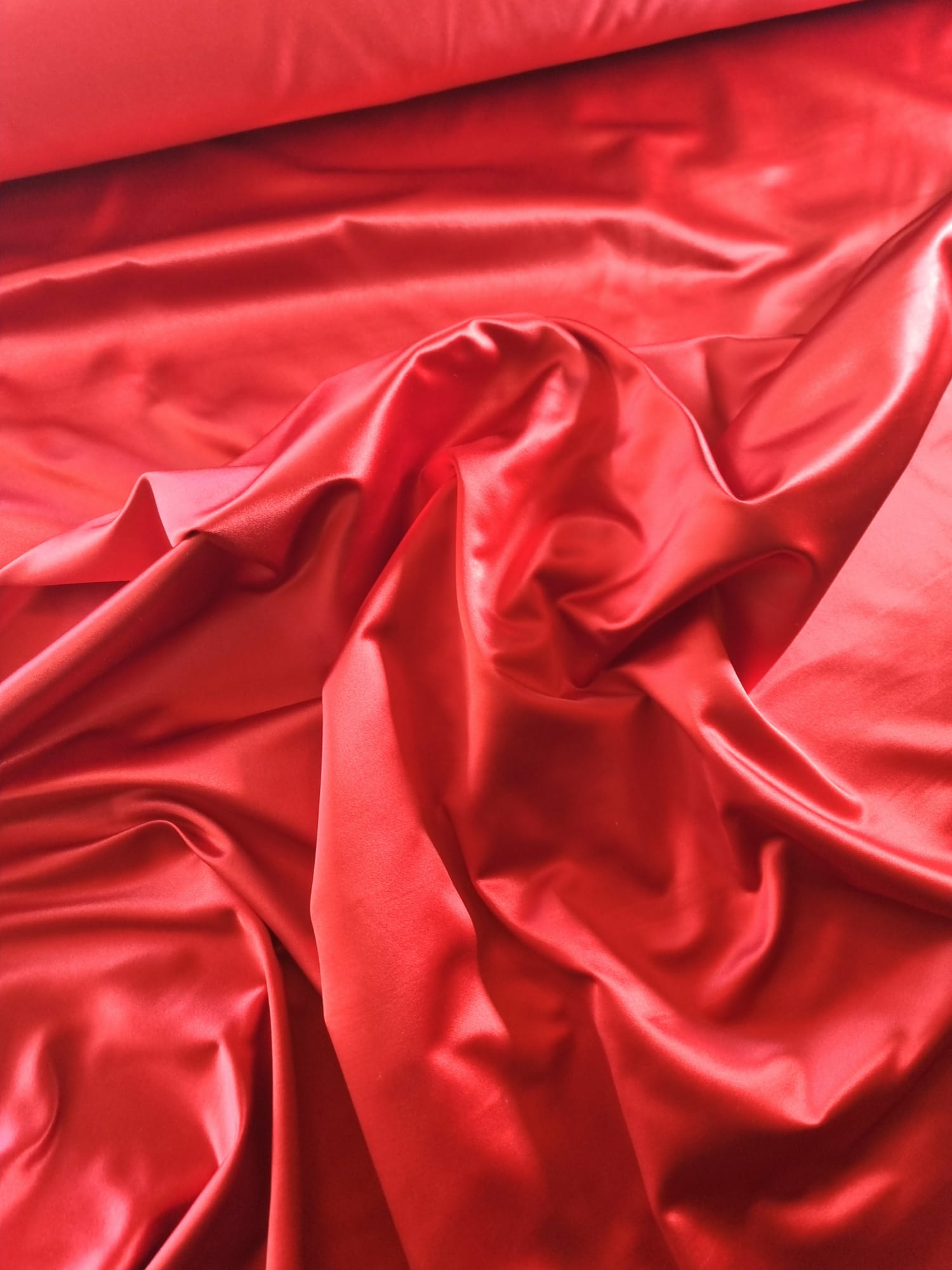 Tesatura tip tafta duchesse uni din matase naturala, Rosu - imagine 6