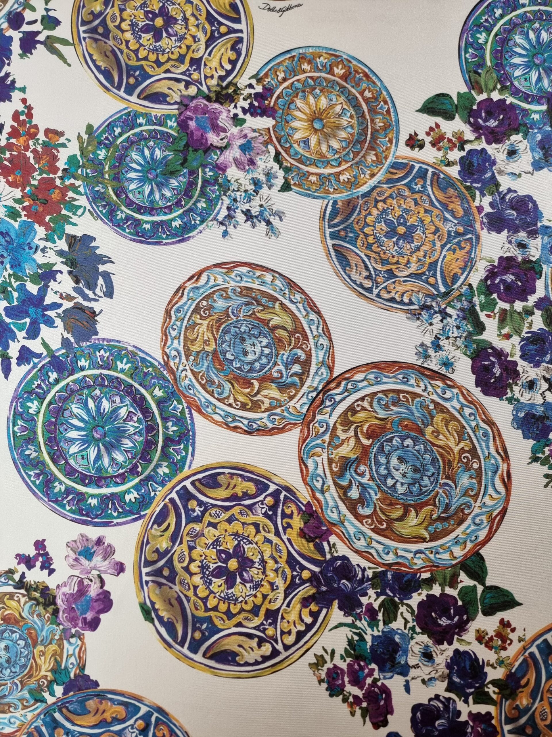 Tesatura twill din matase naturala - cu model floral si farfurii decorative, multicolor / ivoire - imagine 4