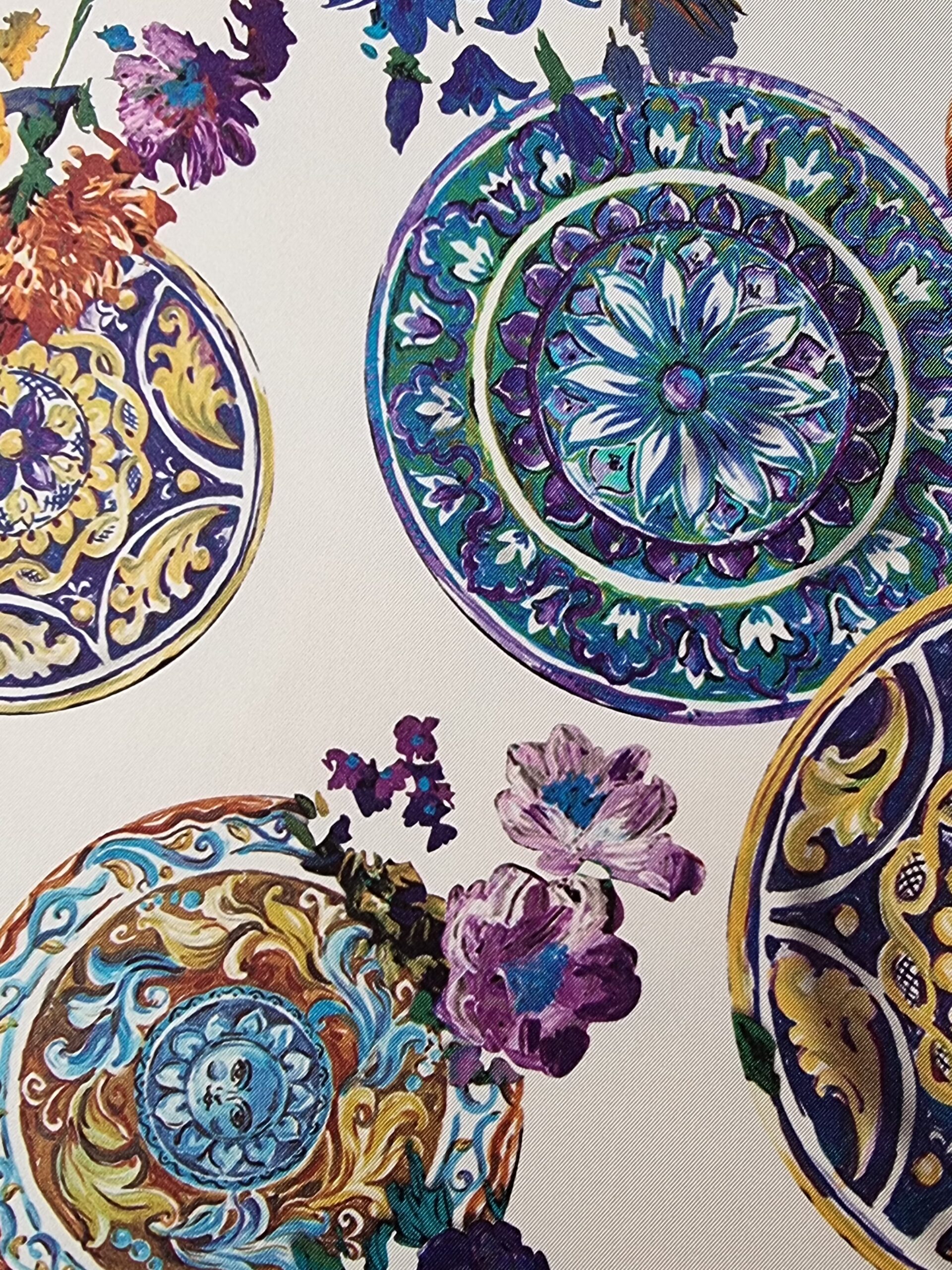 Tesatura twill din matase naturala - cu model floral si farfurii decorative, multicolor / ivoire - imagine 5