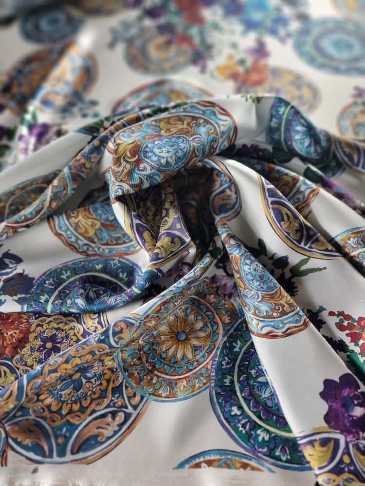 Tesatura twill din matase naturala - cu model floral si farfurii decorative, multicolor / ivoire - imagine 7