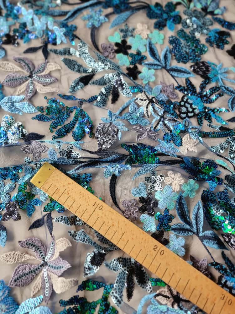 Broderie cu paiete pe suport de tulle Bleumarin usor elastica , brodata cu flori in nuanțe de albastru - imagine 4